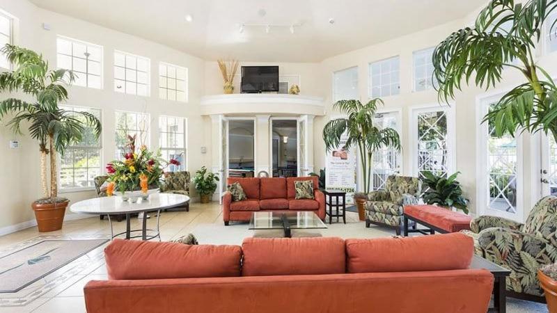 Beautiful 6 Bedroom 4 Bath Pool In Gated Holiday home