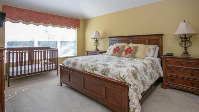6 Bedroom Pool In Windsor Hills With Theater Holiday home *