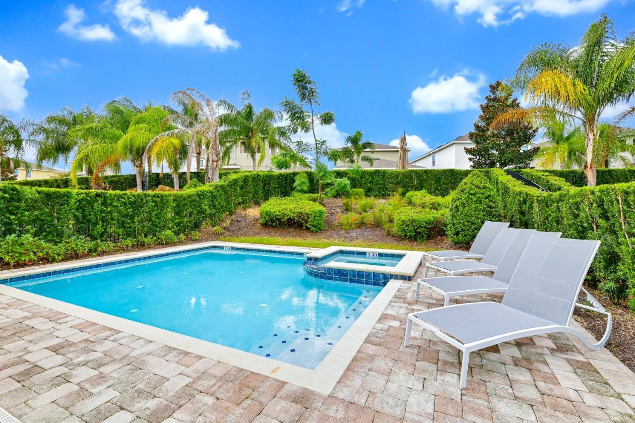 Modern By Rentyl With Private Pool And Jacuzzi Near - 7389m Holiday home *