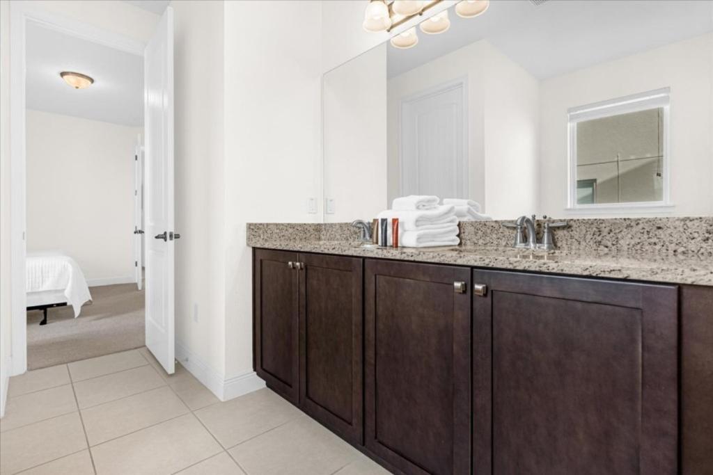 10 Bedroom- 10 Bathroom Encore 7709 Fd *