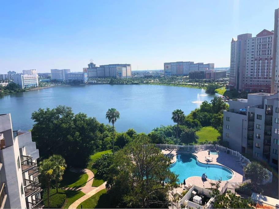 Universal - View 2 Bedrooms *