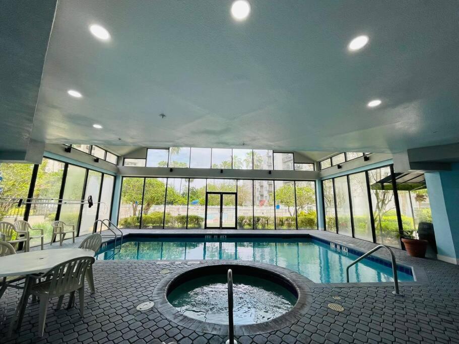 Universal - View 2 Bedrooms *
