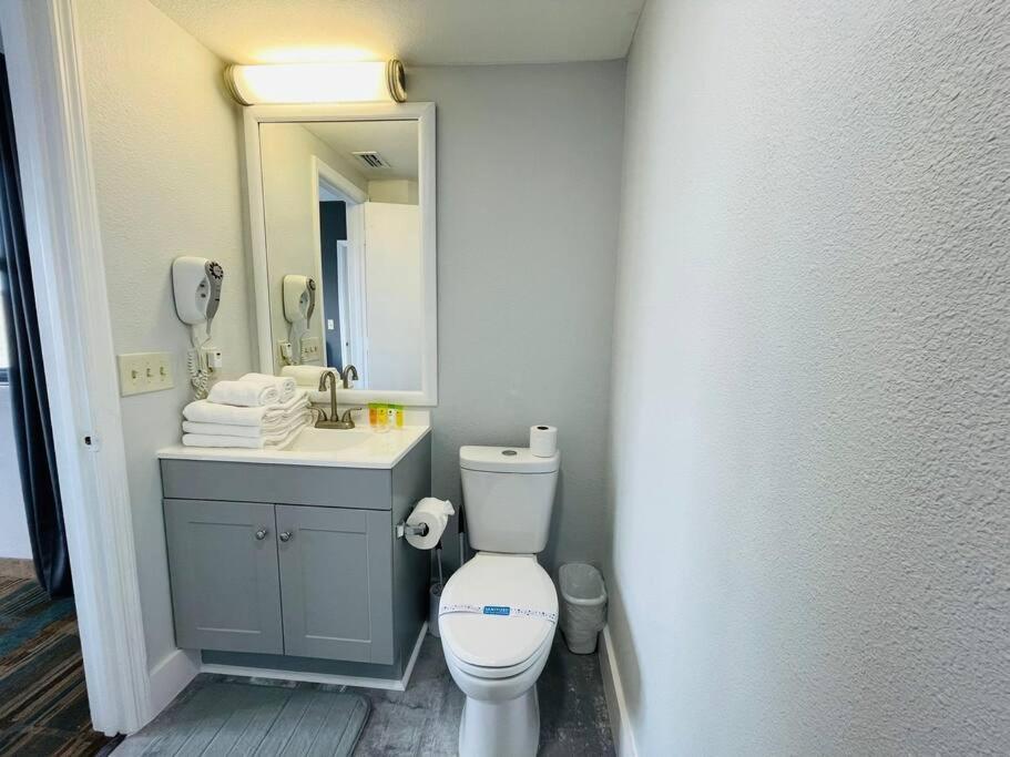Universal - View 2 Bedrooms *
