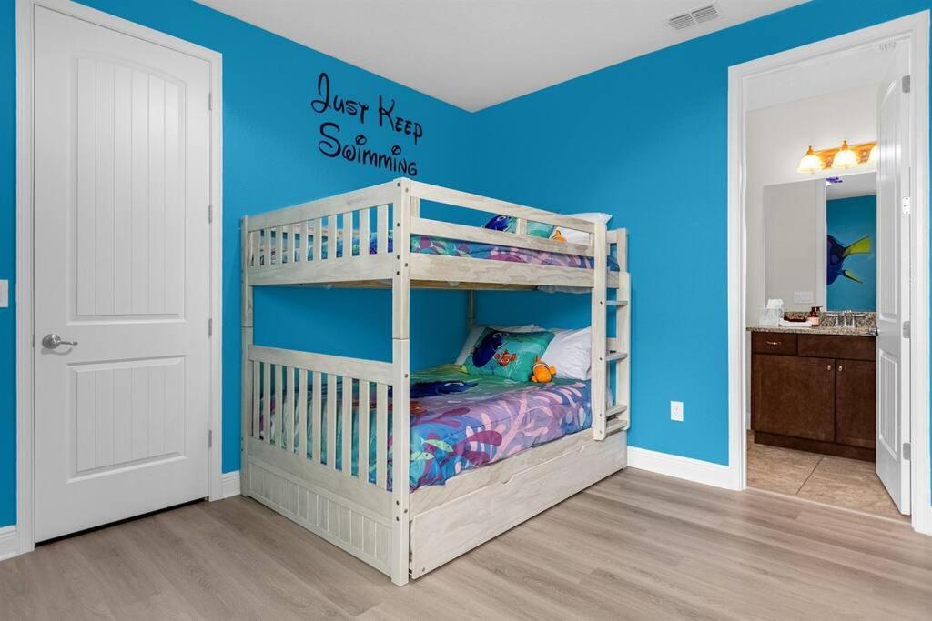 9 Ensuite Bedrooms Pool/spa/theater *