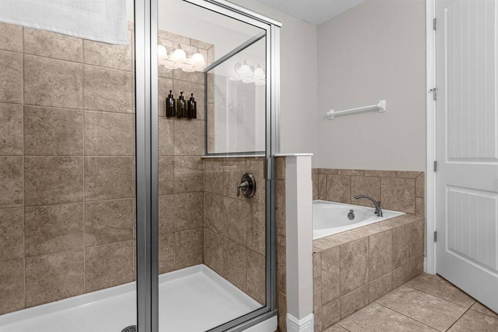 9 Ensuite Bedrooms Pool/spa/theater Orlando