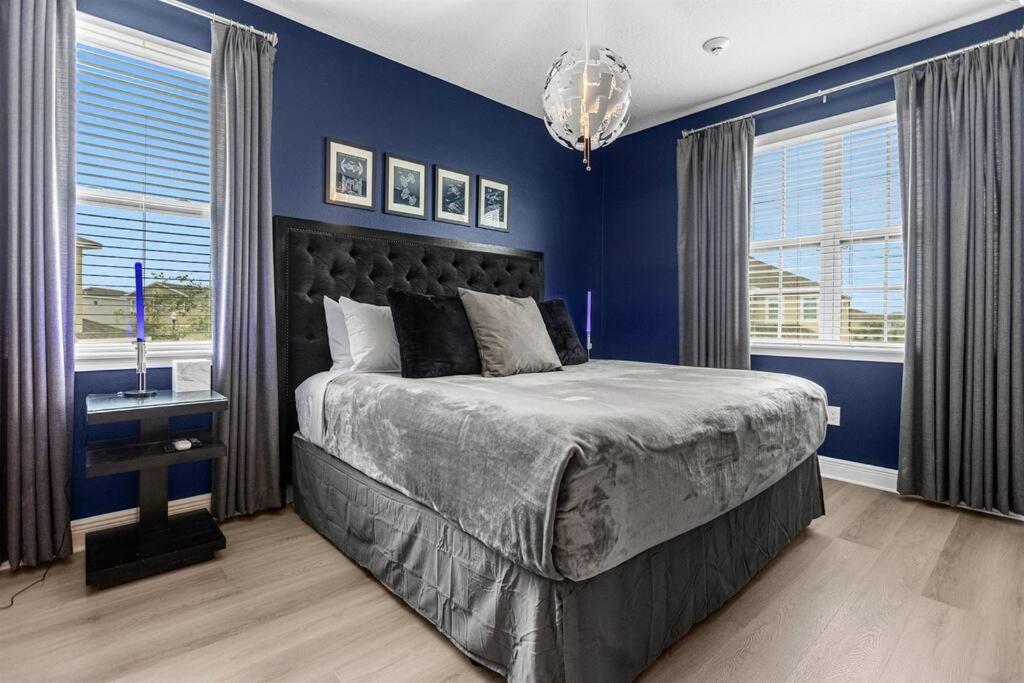 9 Ensuite Bedrooms Pool/spa/theater *