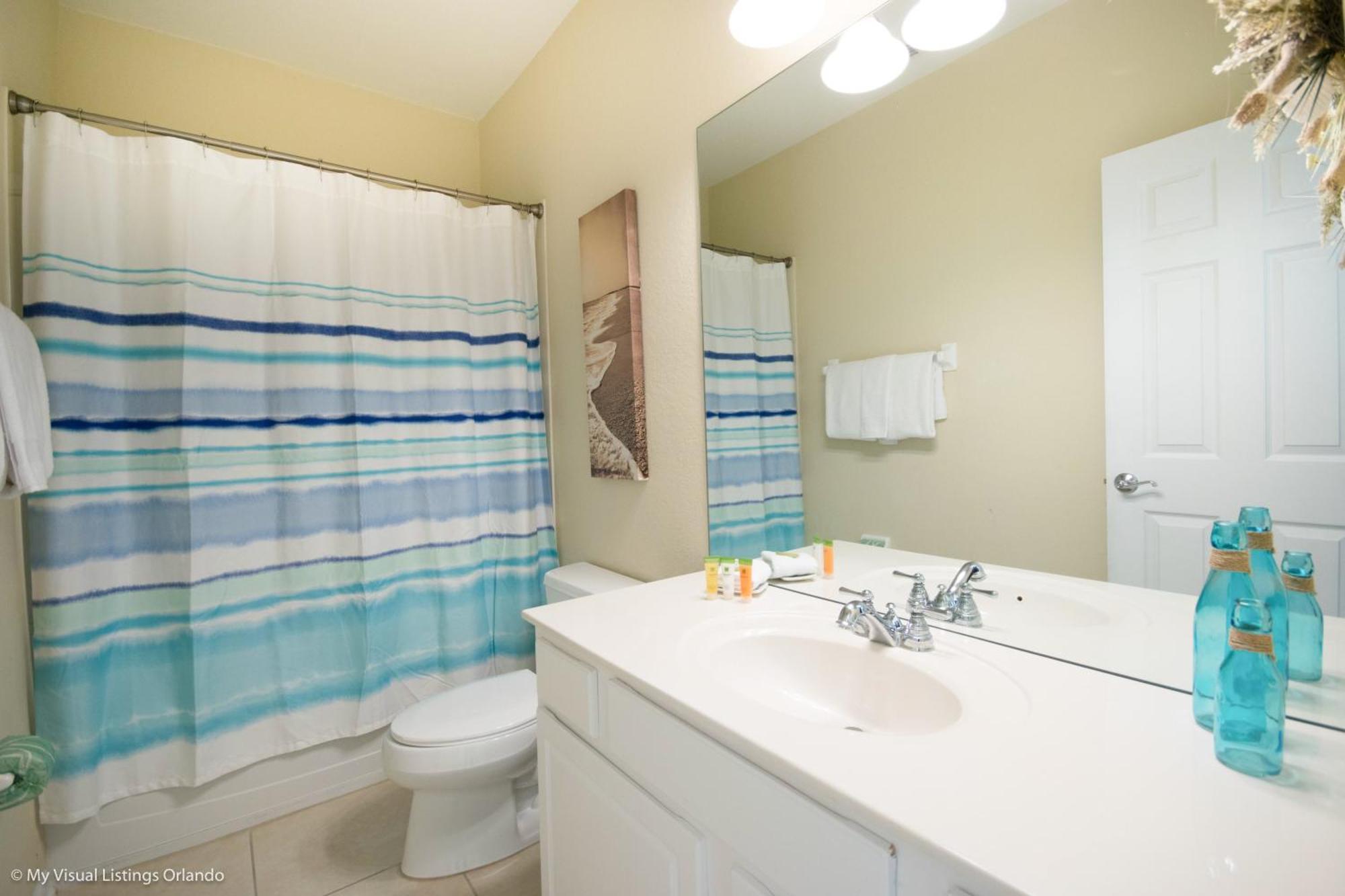 Spacious Vista Cay Townhome Newly Furnished Holiday home *