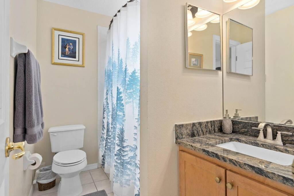 Mickeys Oyster - Luxurious 9br Southeast Facing Pool Hot Tub Cinema Game Rm Bbq 2 Miles To