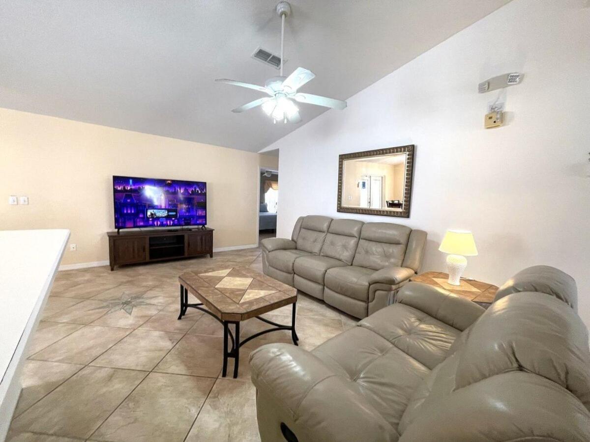 Minutes From - Entertainment Haven With Pool *
