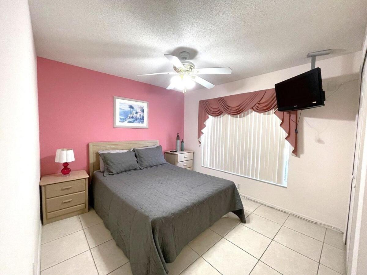Villa Minutes From - Entertainment Haven With Pool *