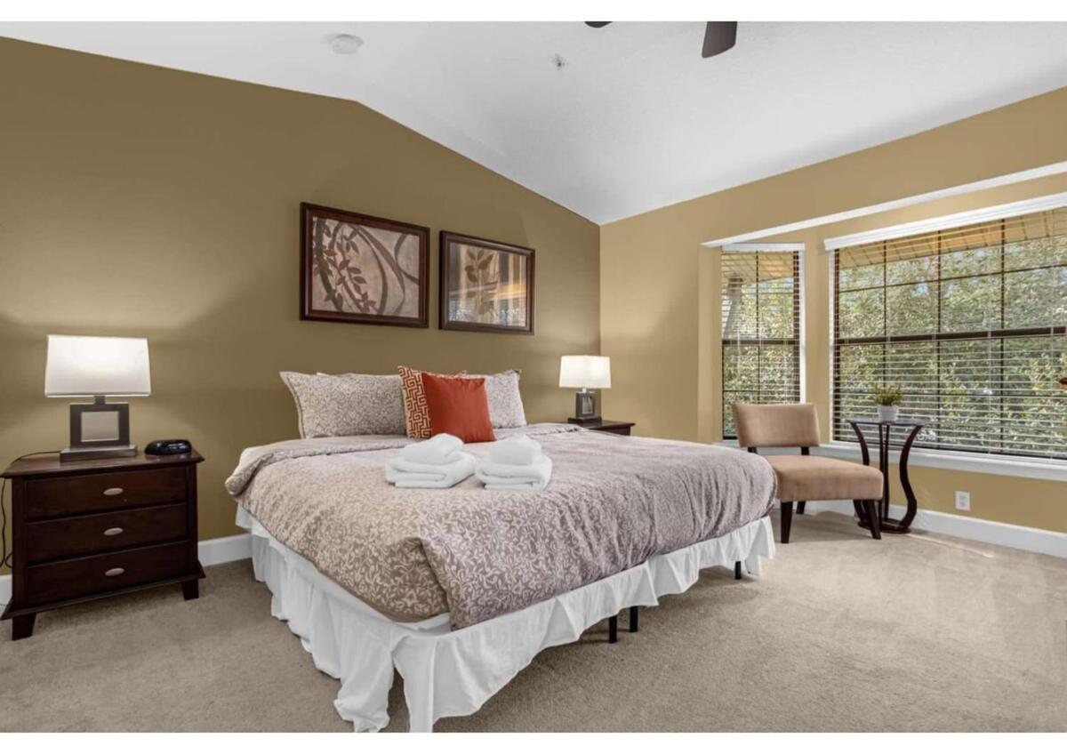 Holiday home Spring Break Sale! Renovated Townhome By