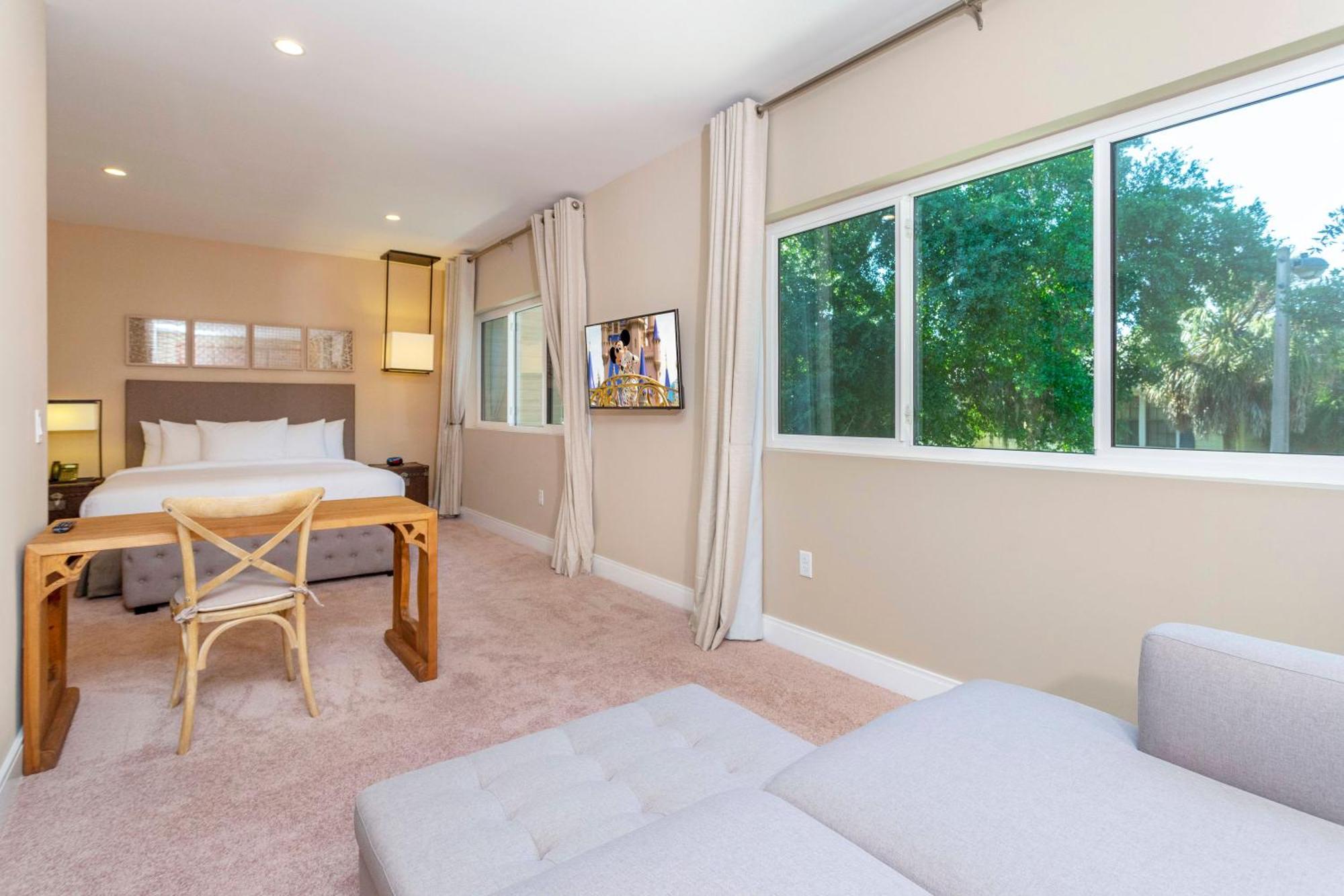 Luxury 3beds And 3ba 2 Miles From