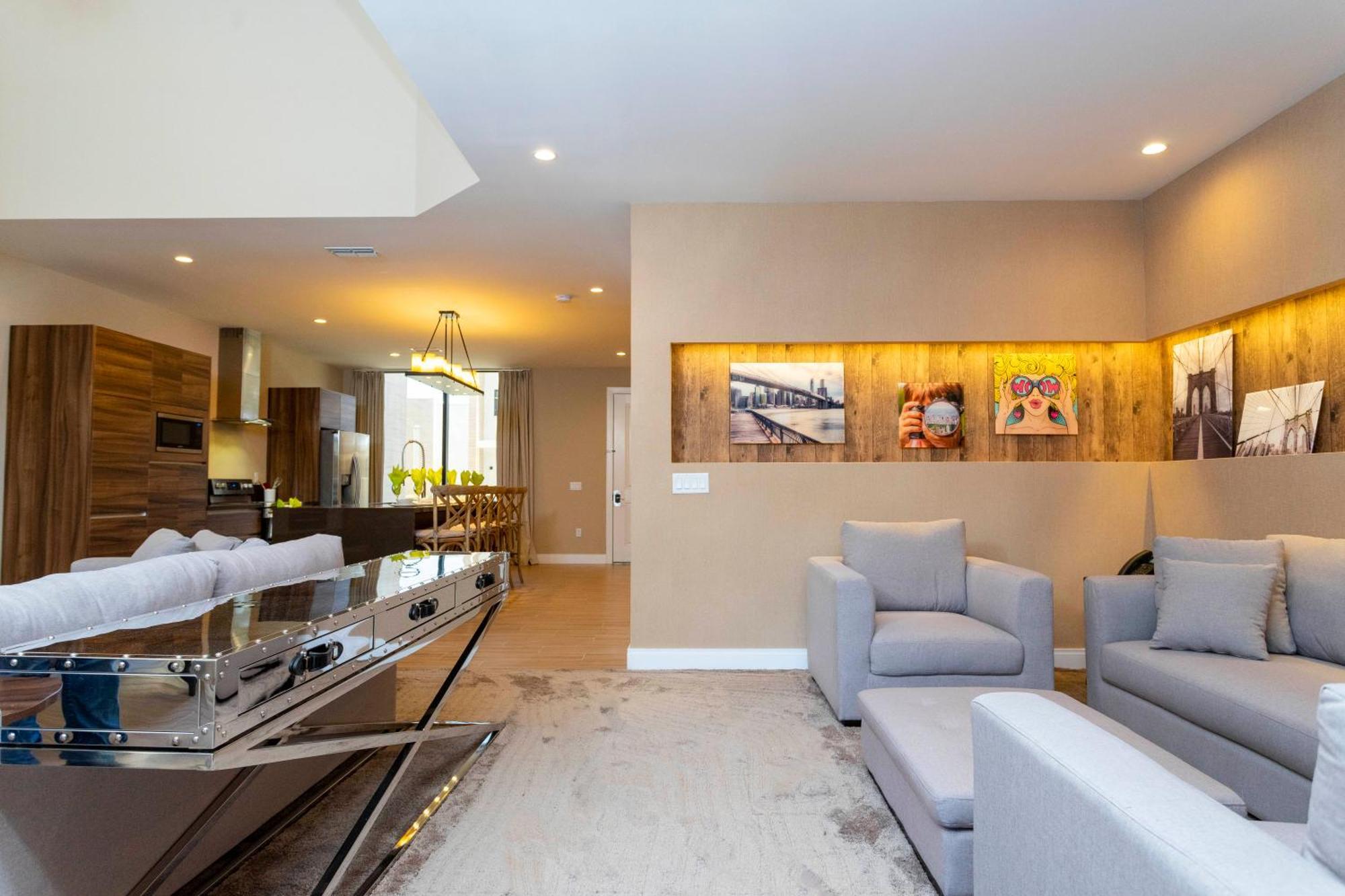Luxury 3beds And 3ba 2 Miles From