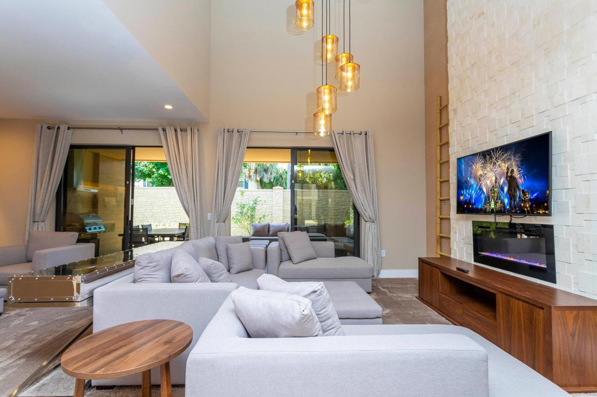 Luxury 3beds And 3ba 2 Miles From