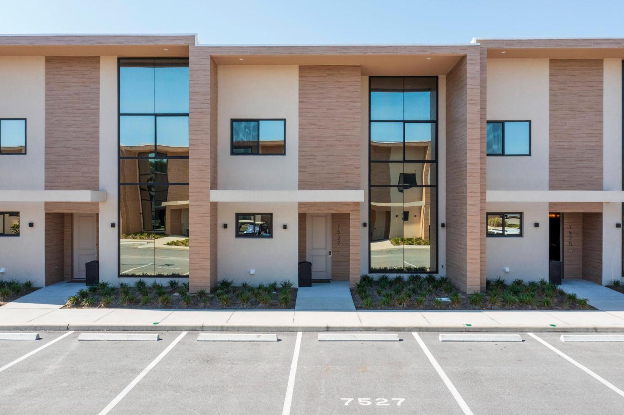 Luxury 3beds And 3ba 2 Miles From