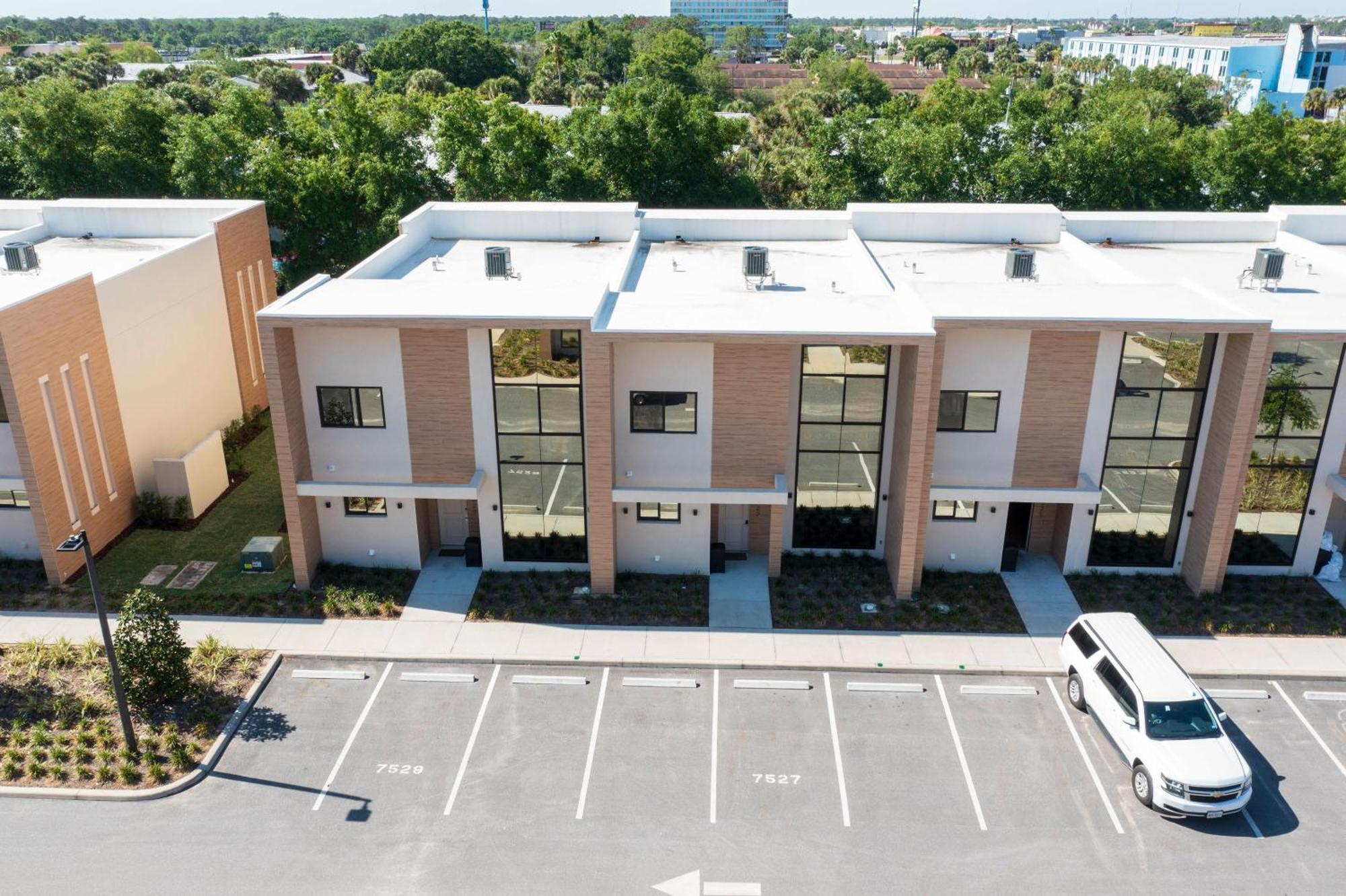Luxury 3beds And 3ba 2 Miles From