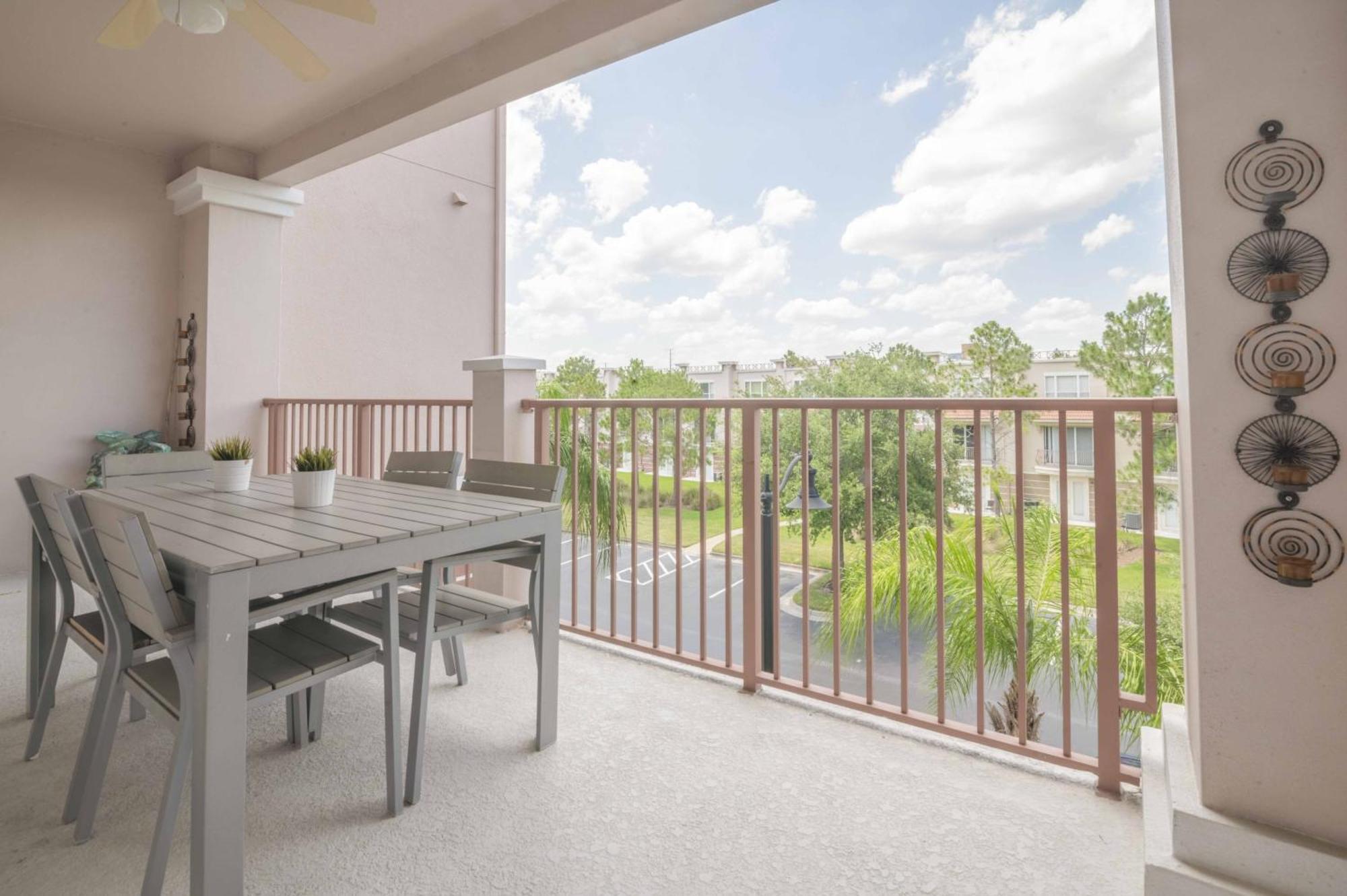 Vista Cay Luxury Harmony Near Theme Parks, And Walk To The Convention Center Holiday home Orlando