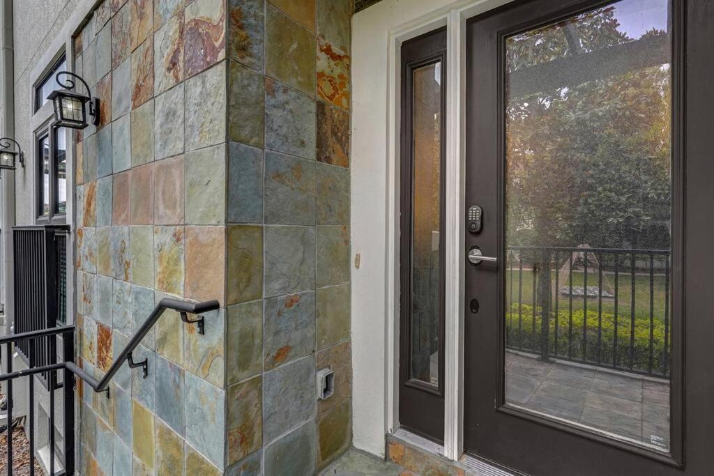 Beautiful 4br Family Townhome At Area