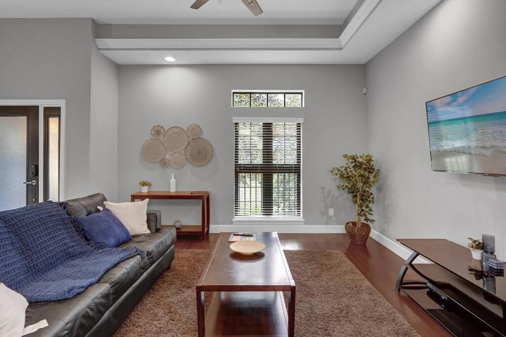 Casa de férias Beautiful 4br Family Townhome At Area