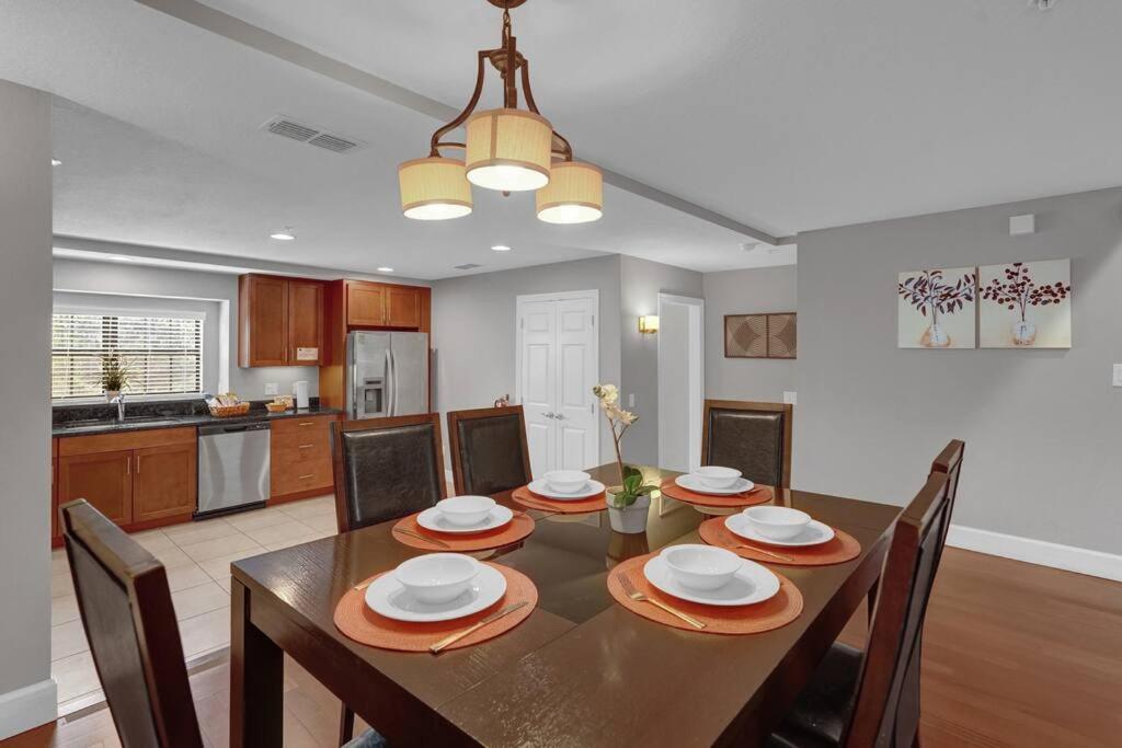 Beautiful 4br Family Townhome At Area Casa de férias *