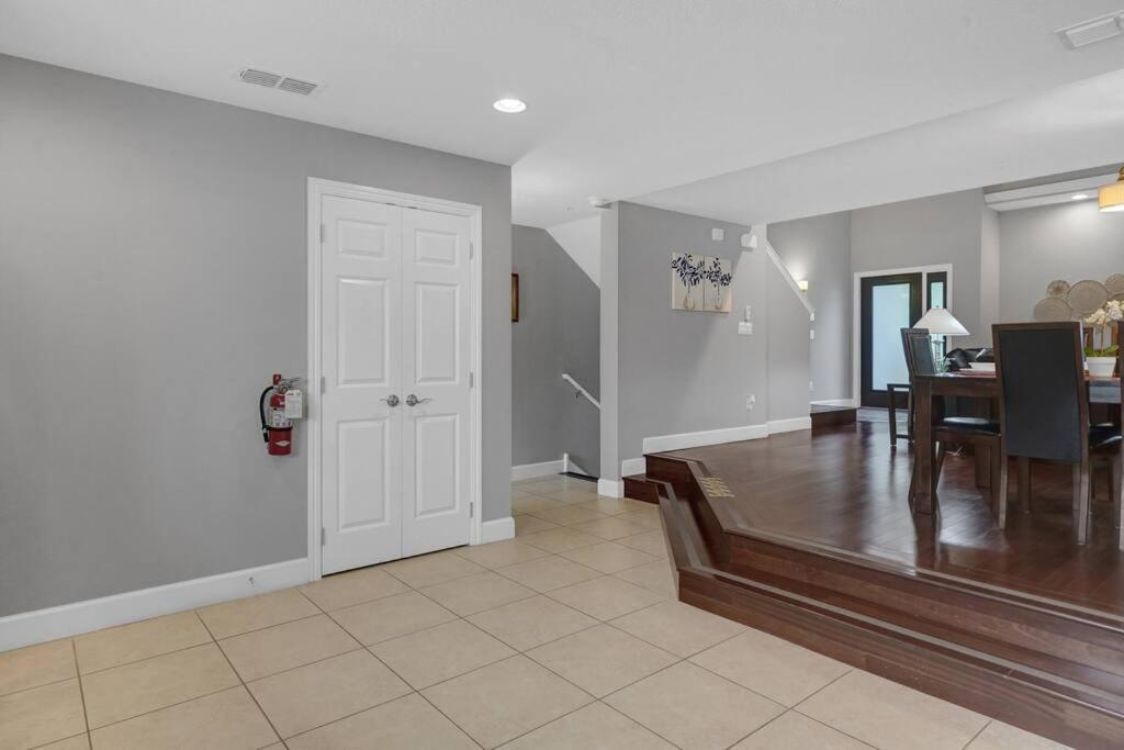 Beautiful 4br Family Townhome At Area * Orlando