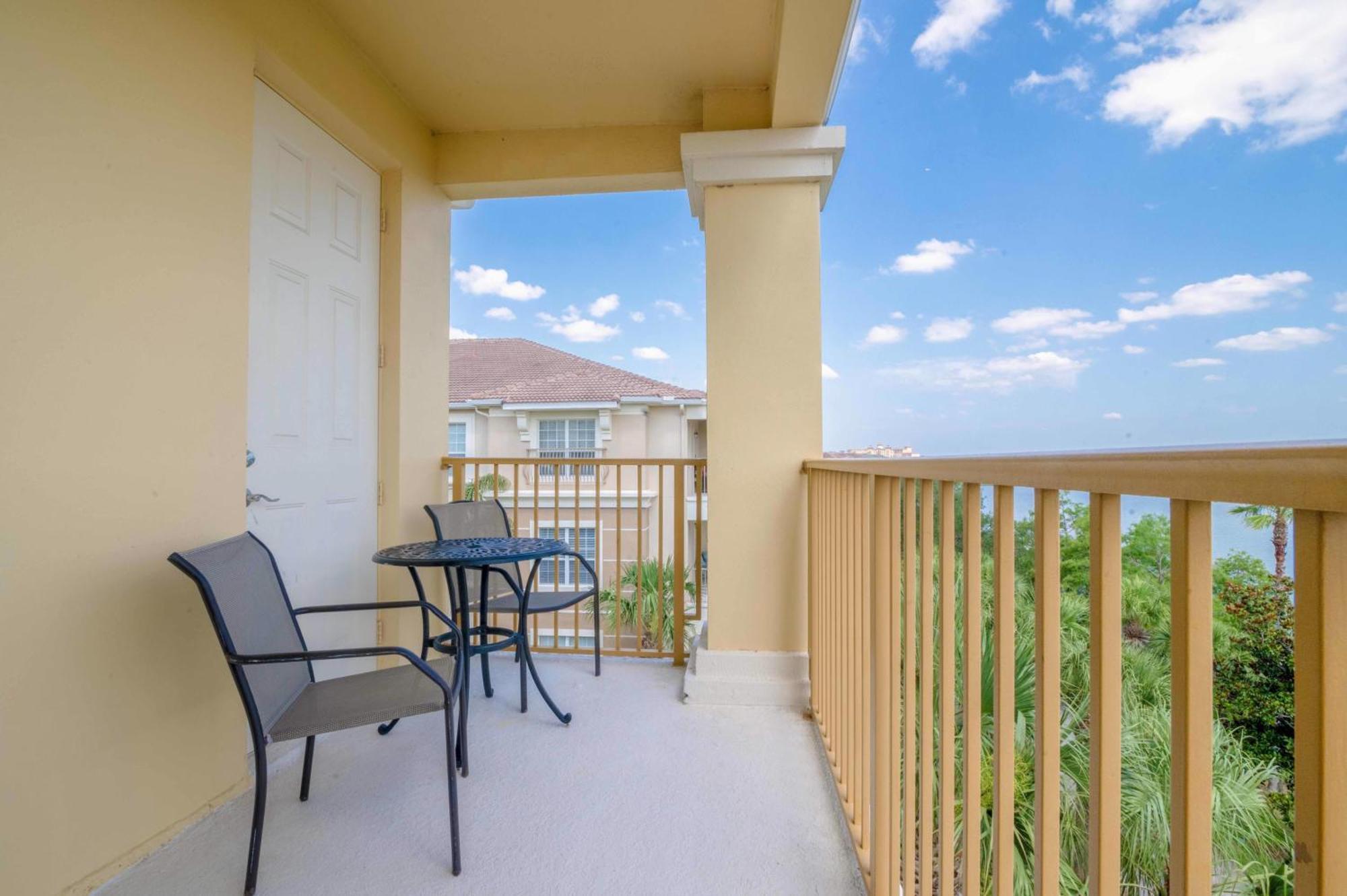 Vista Cay Lakeview Penthouse: Luxurious Near Theme Parks Orlando