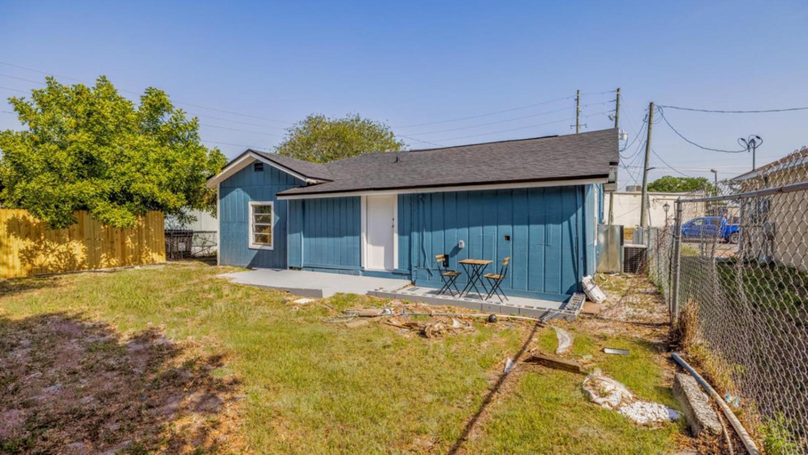 3Br, High-Speed Wifi, Pets Welcome Near Disney! Holiday home *