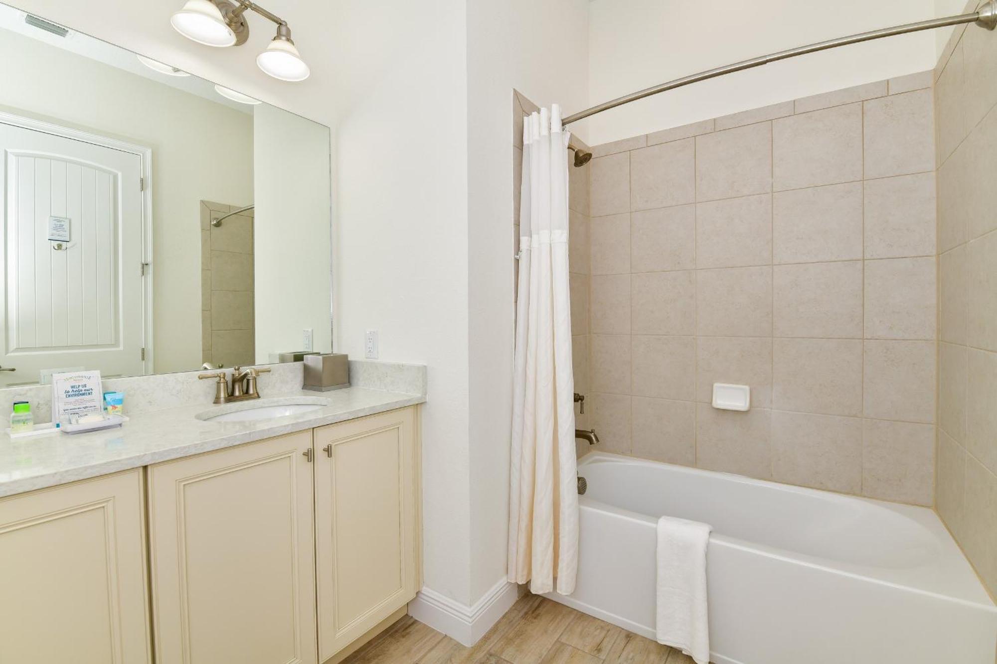 Sunny Yellow Near With Margaritaville Access - 2995la Orlando