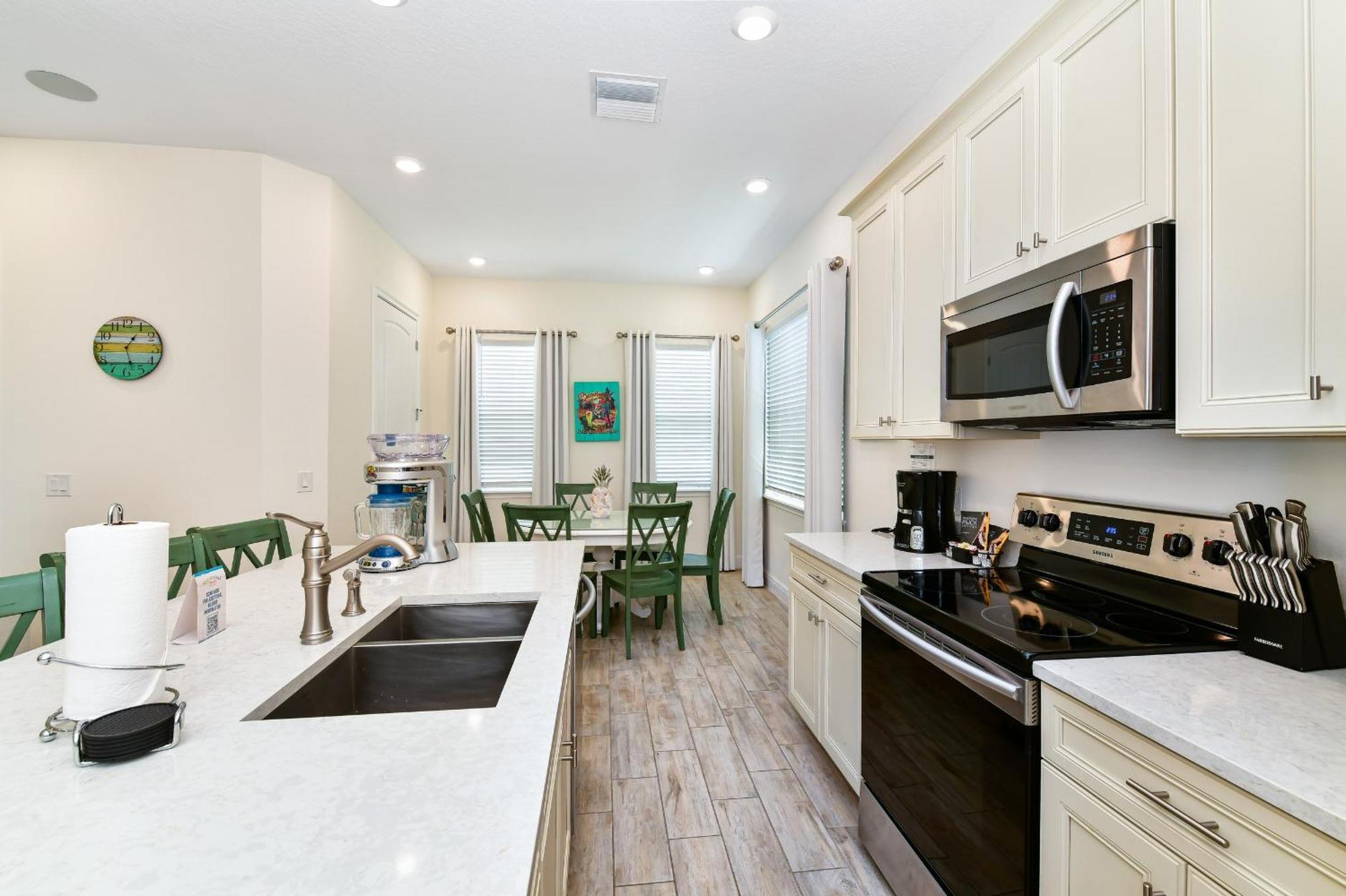 Sunny Yellow Near With Margaritaville Access - 2995la