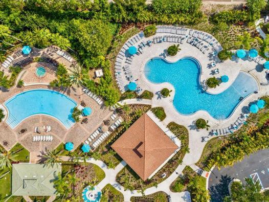 Vista Cay Lakeview Penthouse: Luxurious Near Theme Parks Apartment