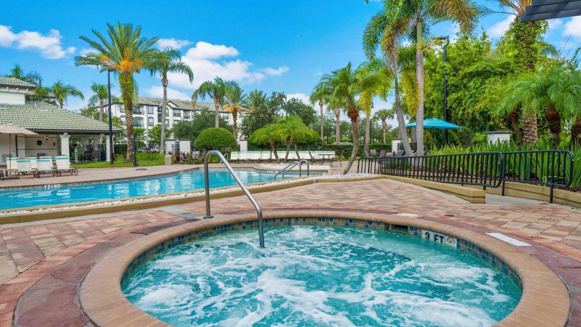 Apartment Vista Cay Lakeview Penthouse: Luxurious Near Theme Parks Orlando