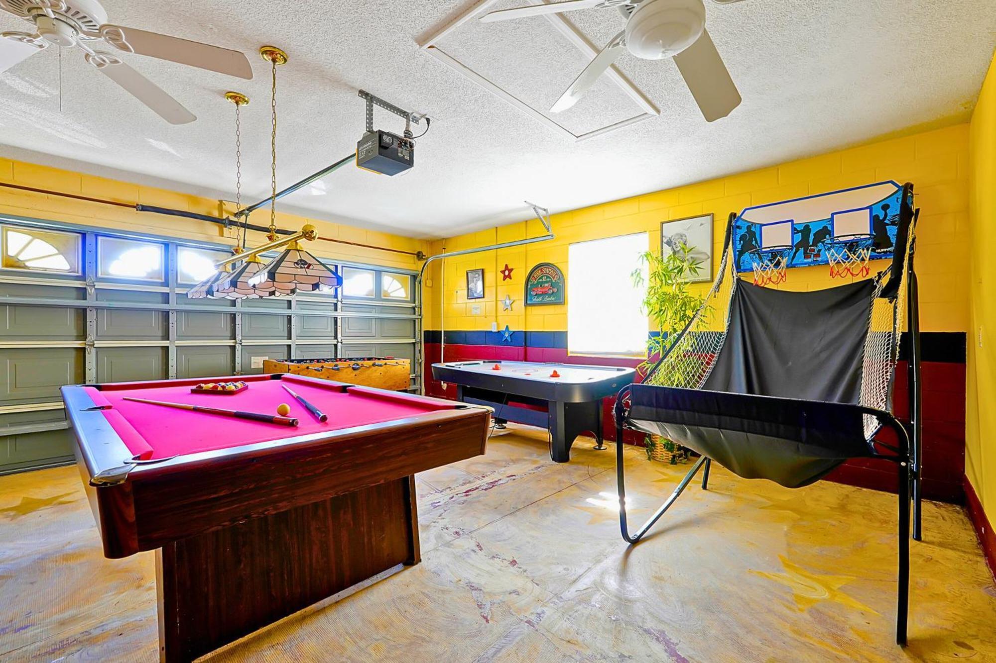 Minutes From - Entertainment Haven With Pool Villa *