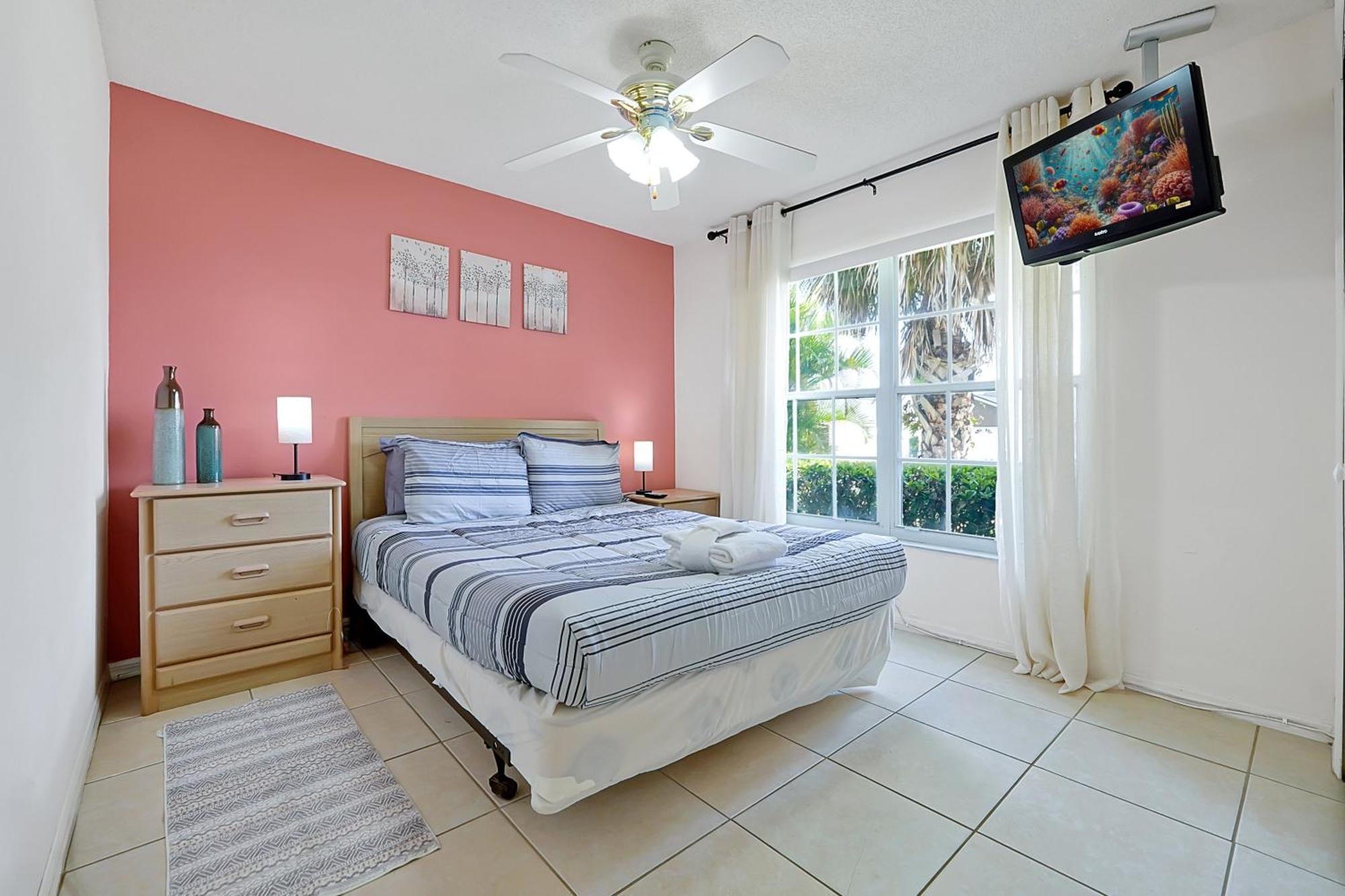 Minutes From - Entertainment Haven With Pool