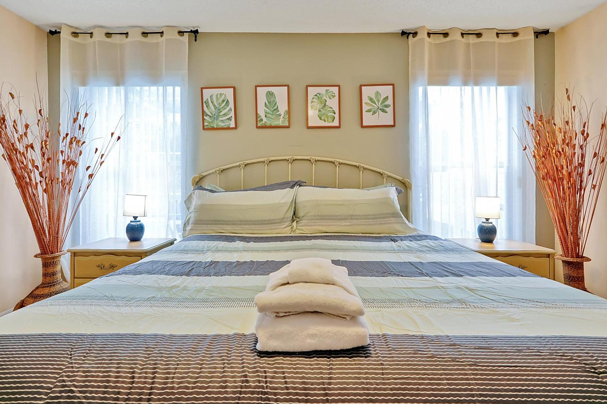 Minutes From - Entertainment Haven With Pool Villa