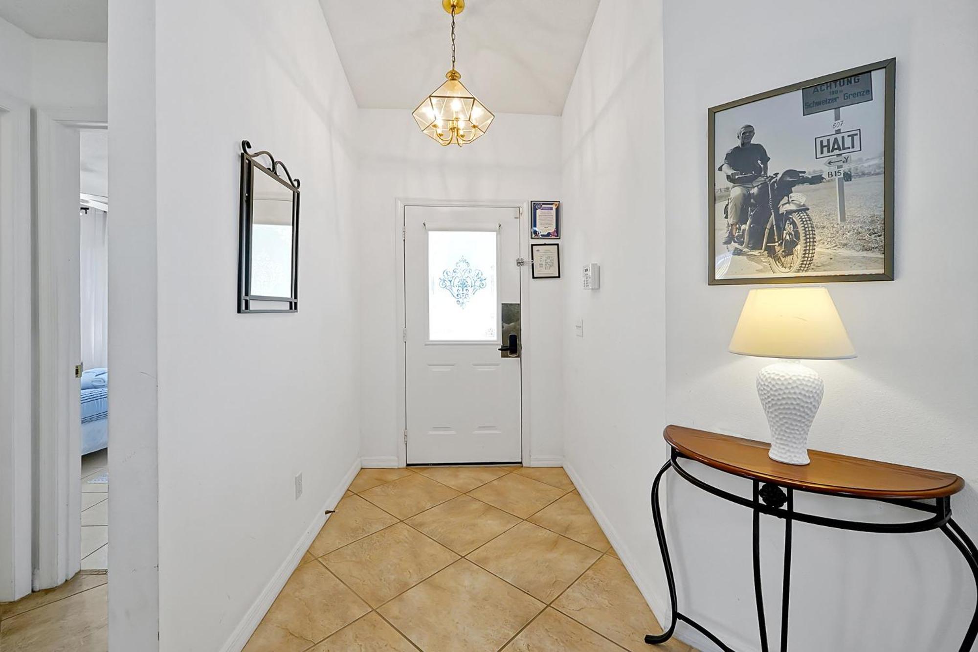 Villa Minutes From - Entertainment Haven With Pool