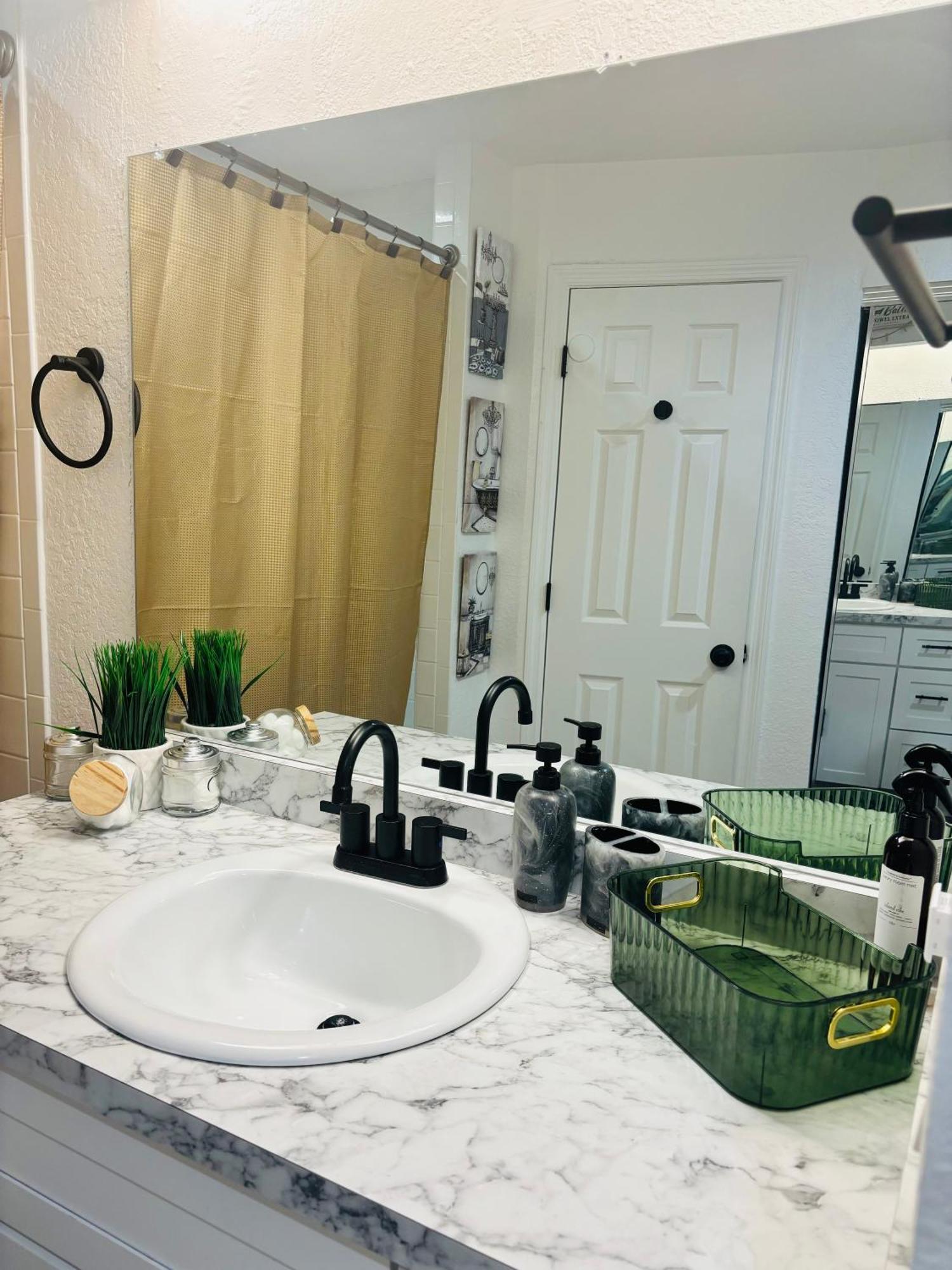 Oasis 2br Parks Fast Wi Fi Pool Gym Free Parking Workspace Free Cable Near Universal Apartment Orlando