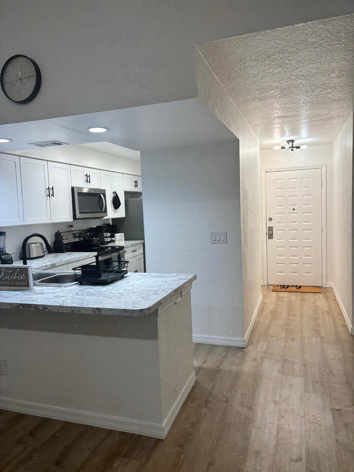 Apartment Oasis 2br Parks Fast Wi Fi Pool Gym Free Parking Workspace Free Cable Near Universal *