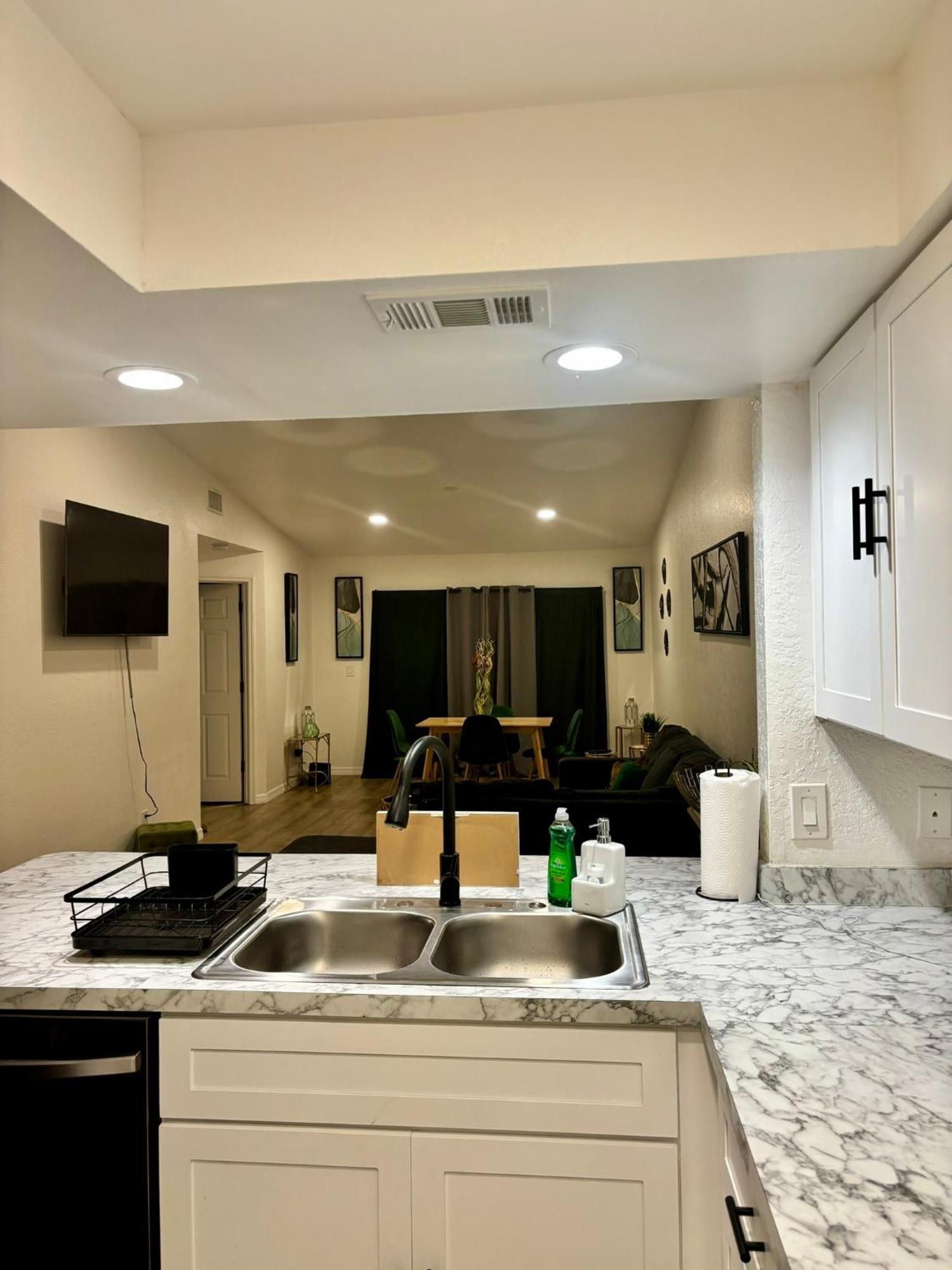 Oasis 2br Parks Fast Wi Fi Pool Gym Free Parking Workspace Free Cable Near Universal Apartment Orlando