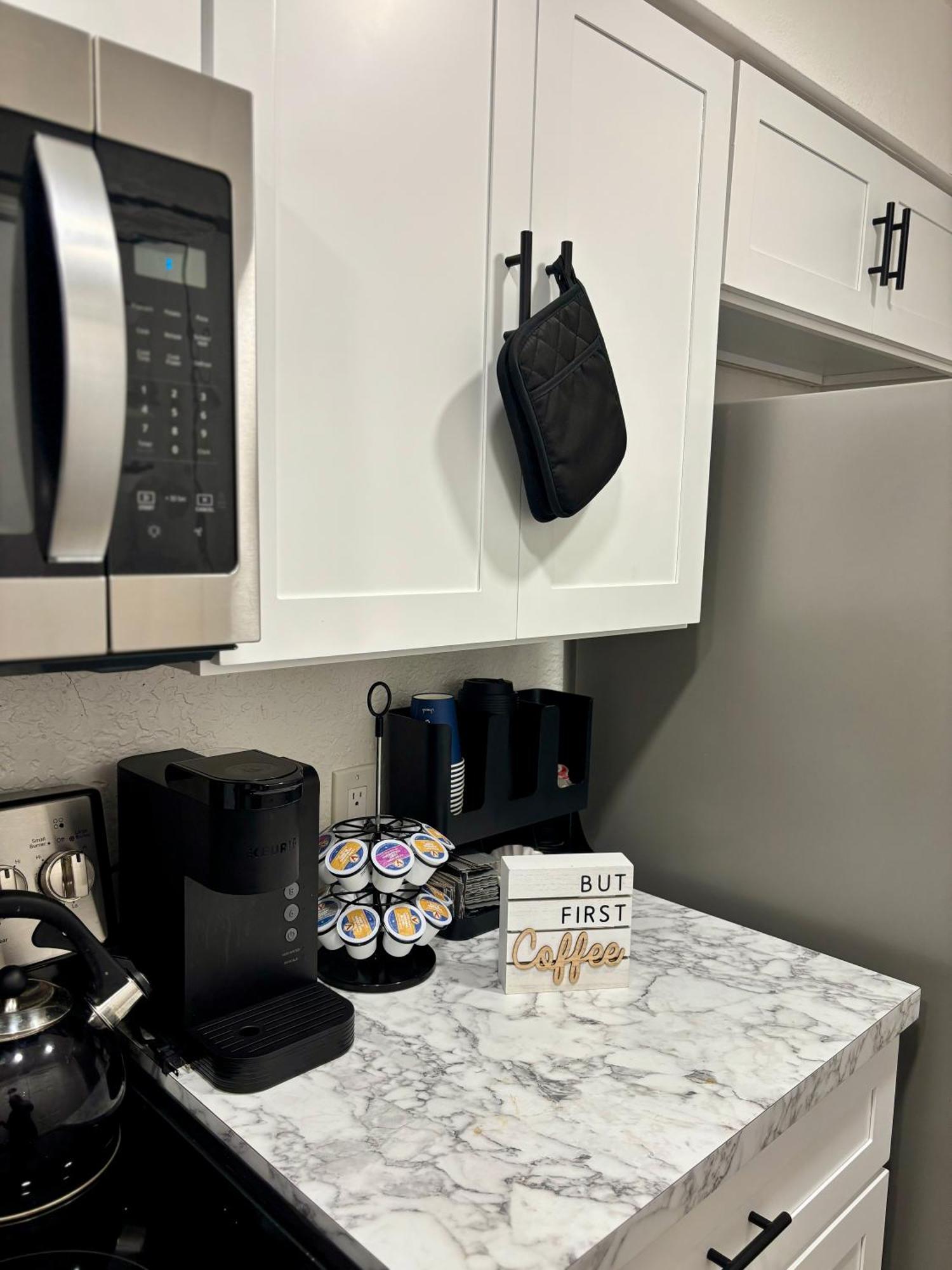 Apartment Oasis 2br Parks Fast Wi Fi Pool Gym Free Parking Workspace Free Cable Near Universal
