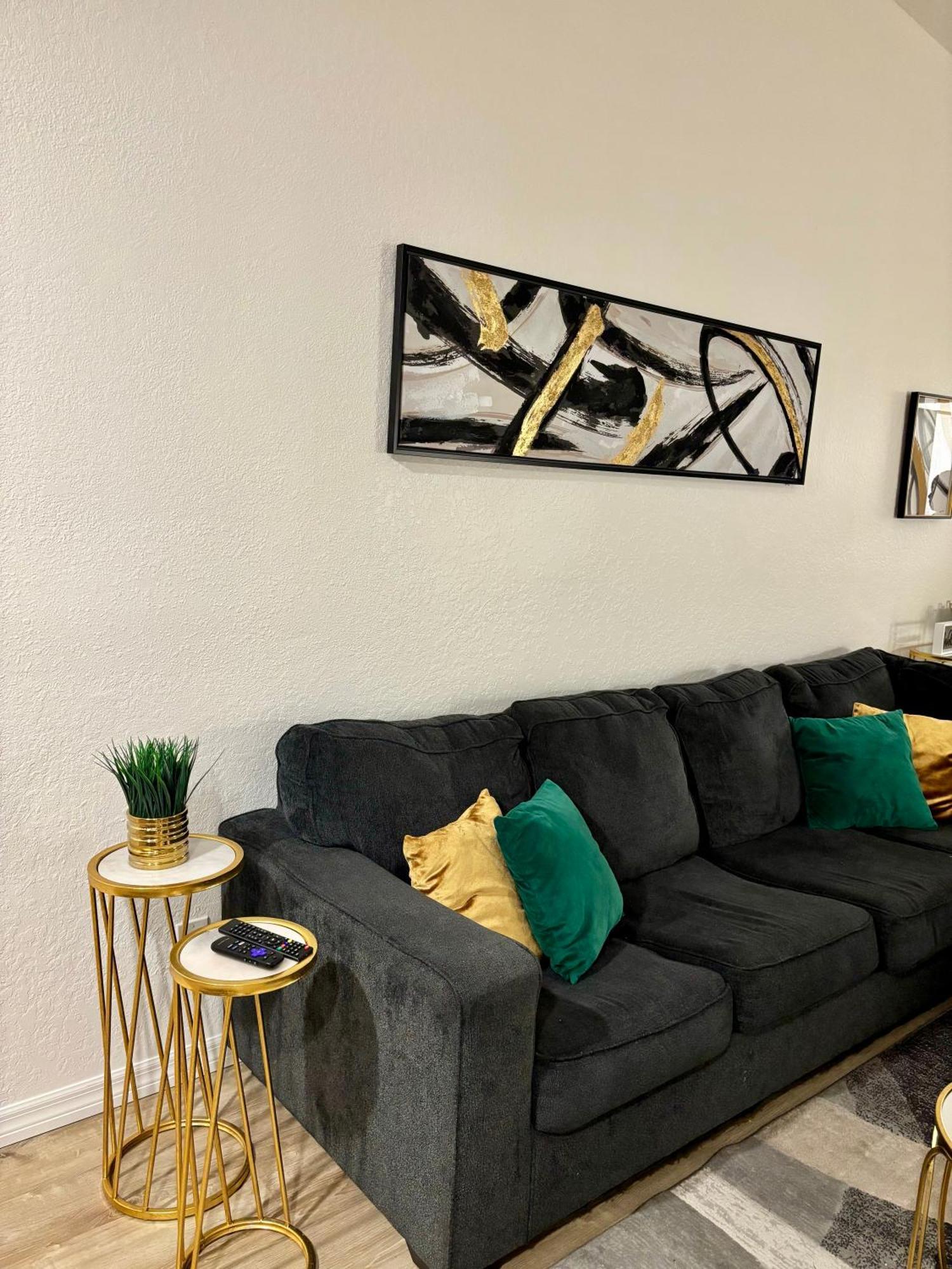Apartment Oasis 2br Parks Fast Wi Fi Pool Gym Free Parking Workspace Free Cable Near Universal *