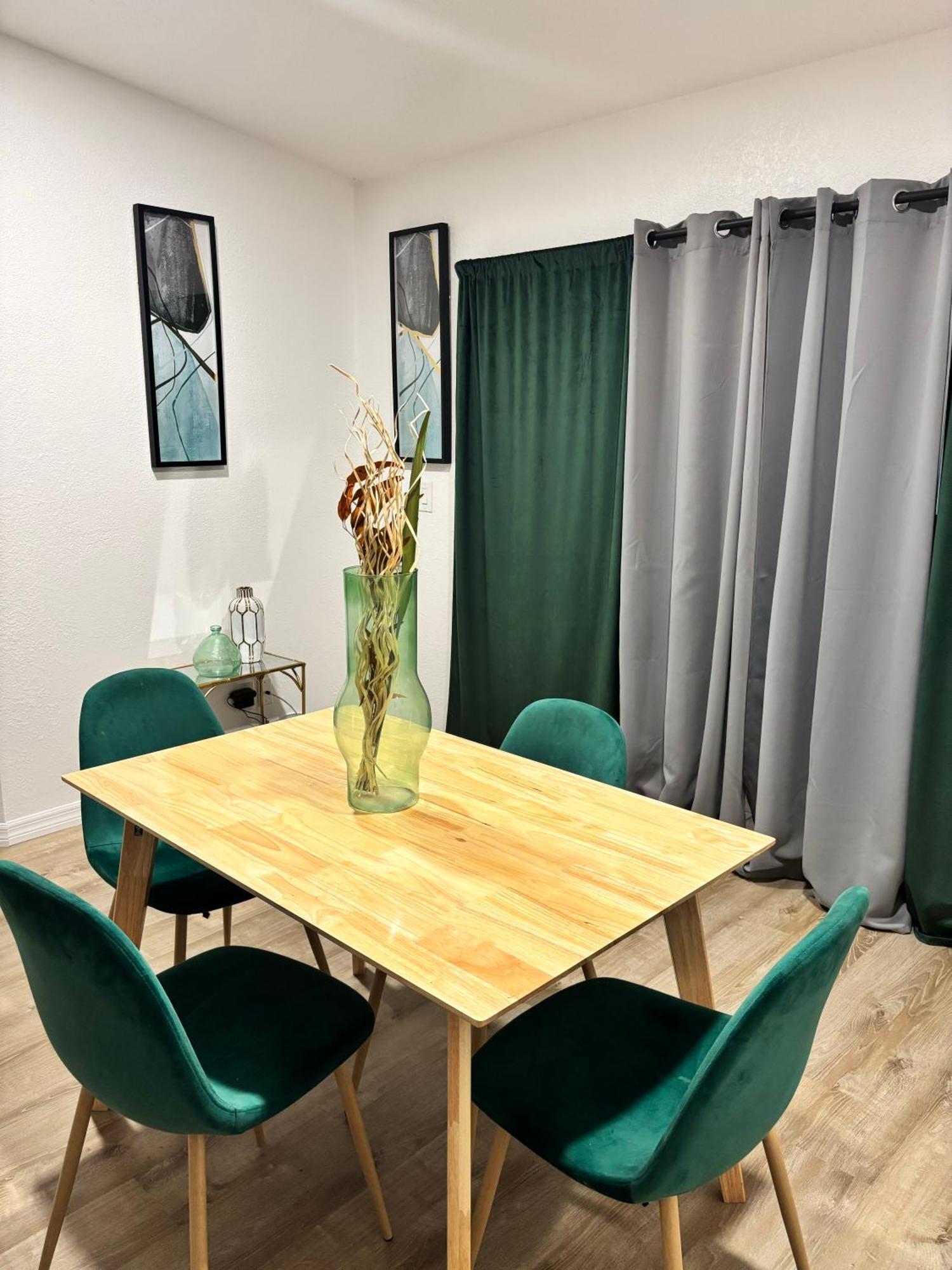 Oasis 2br Parks Fast Wi Fi Pool Gym Free Parking Workspace Free Cable Near Universal *