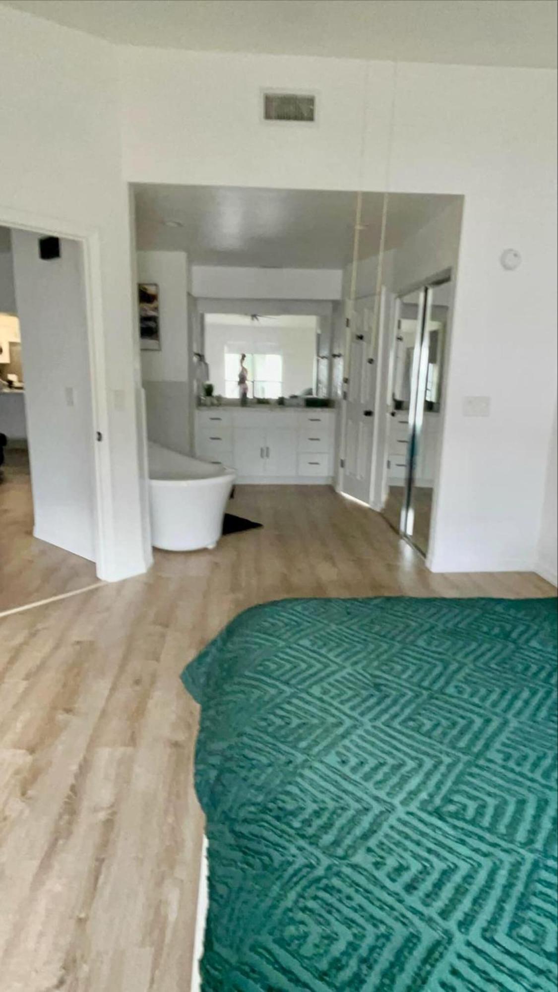 Apartment Oasis 2br Parks Fast Wi Fi Pool Gym Free Parking Workspace Free Cable Near Universal Orlando