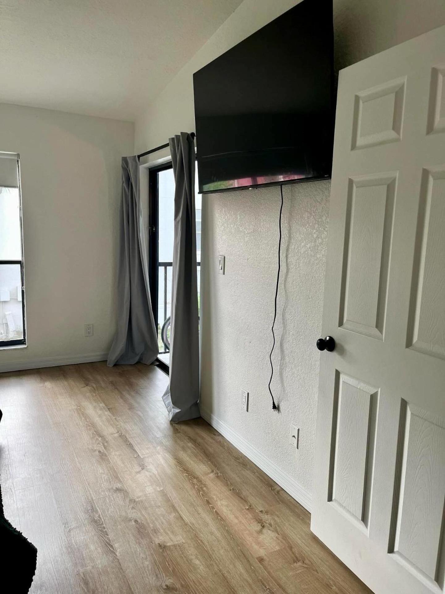 Apartment Oasis 2br Parks Fast Wi Fi Pool Gym Free Parking Workspace Free Cable Near Universal