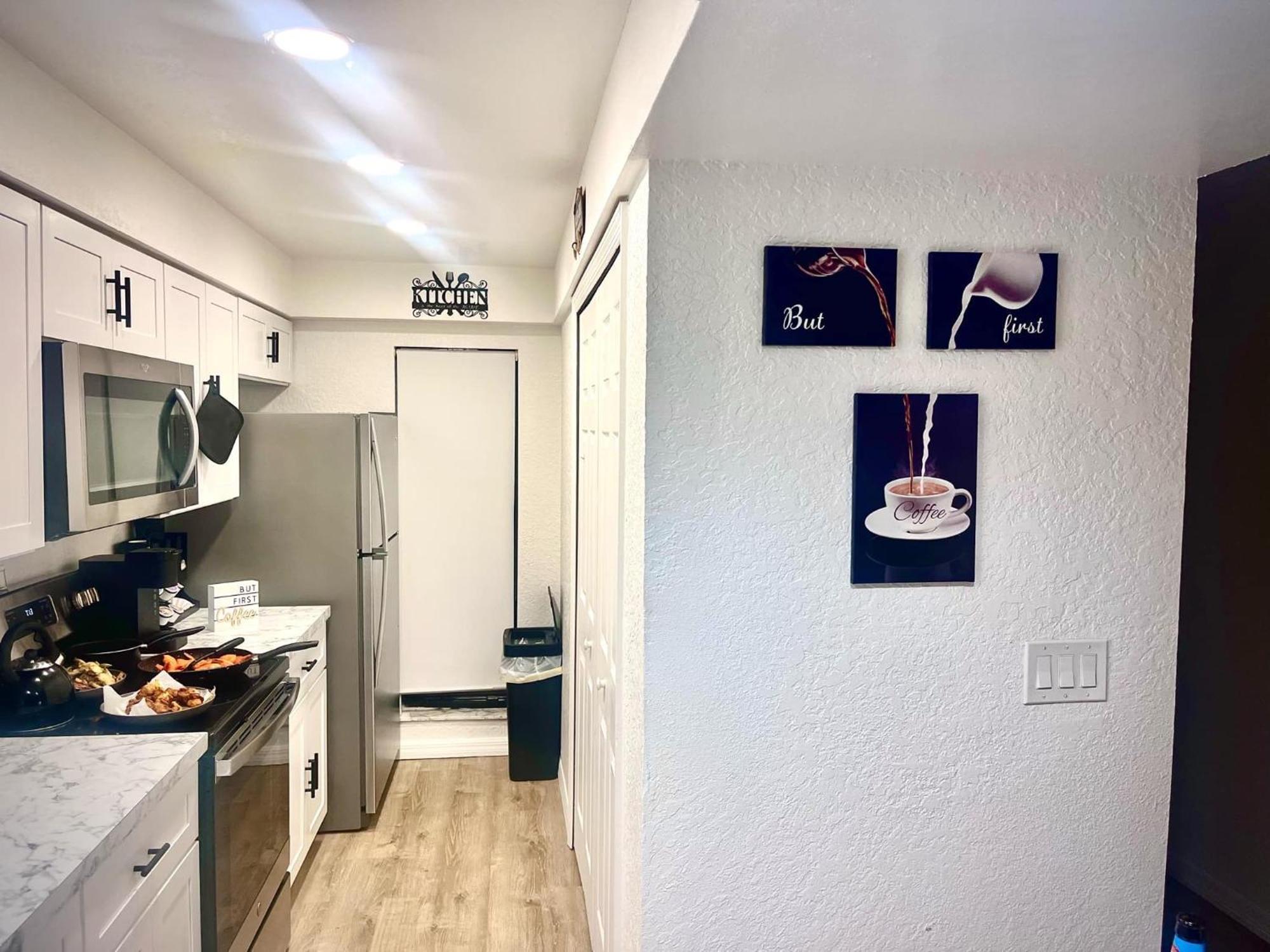 Oasis 2br Parks Fast Wi Fi Pool Gym Free Parking Workspace Free Cable Near Universal Apartment *