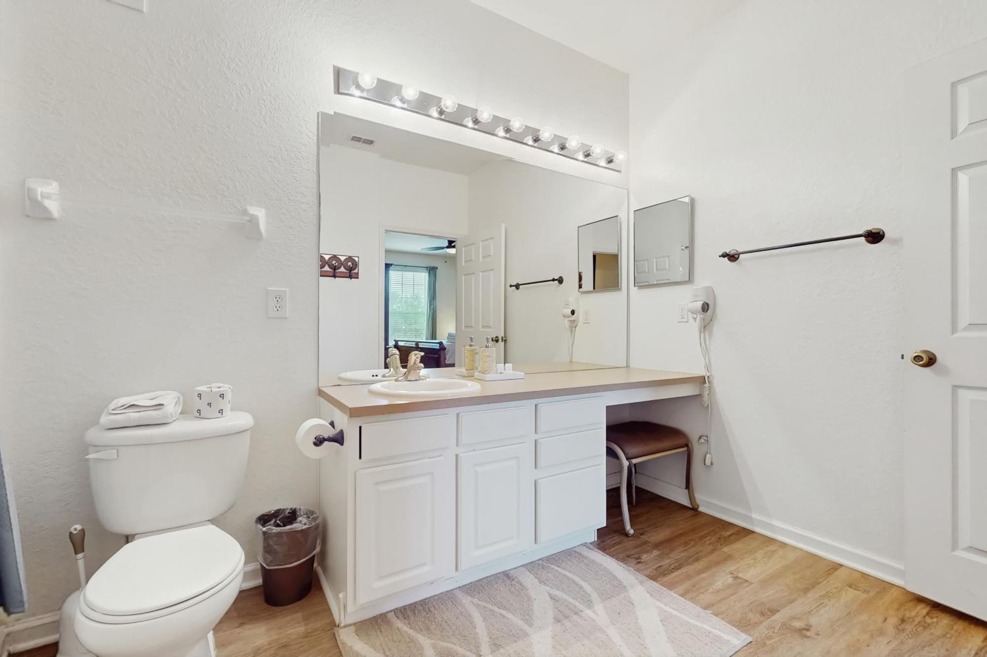Serenity Loop Apartment