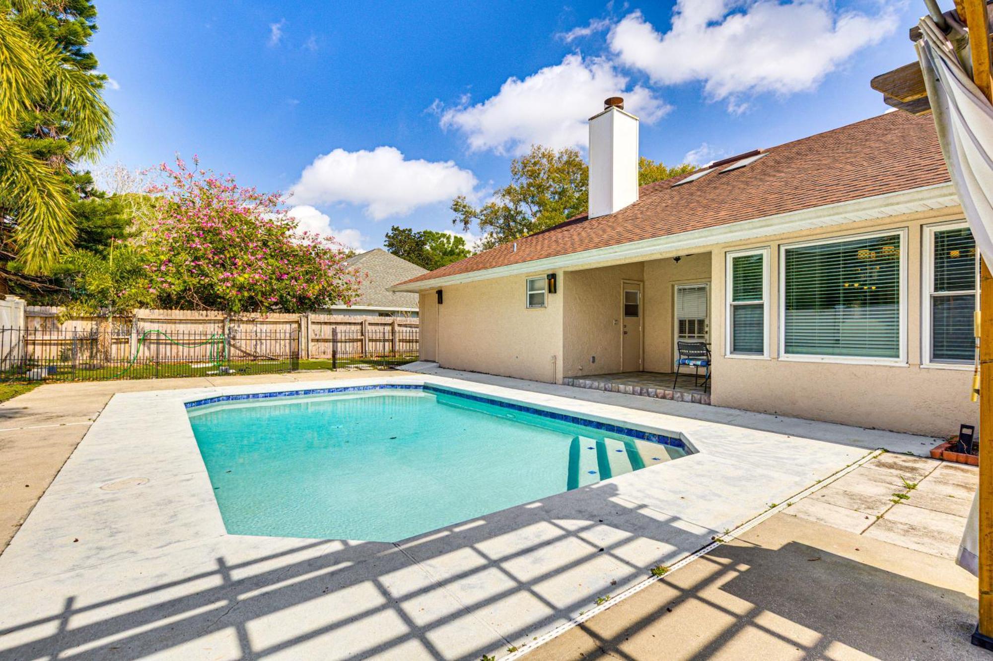 Vacation With Private Pool And Backyard Holiday home *