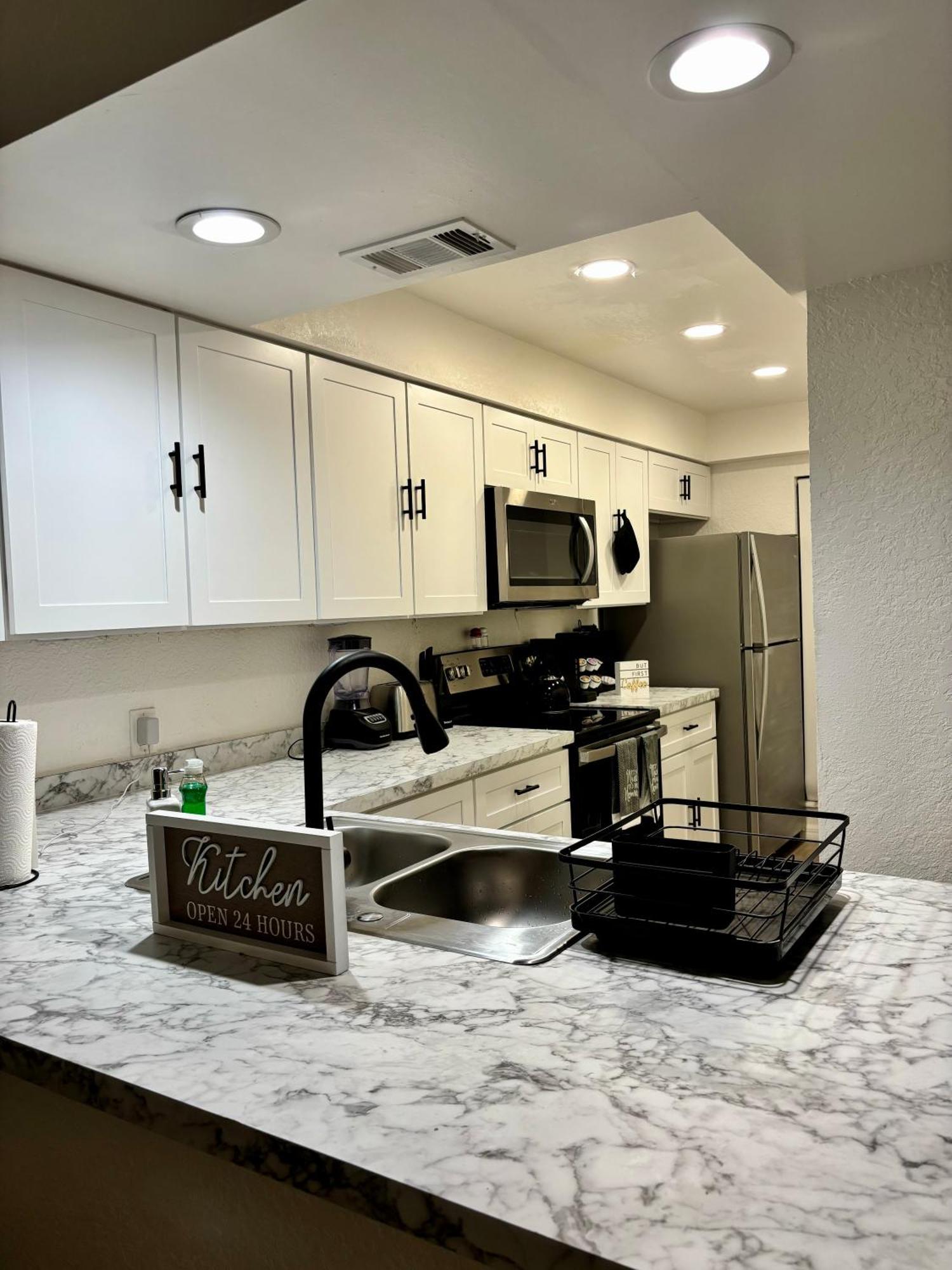 Apartment Oasis 2br Parks Fast Wi Fi Pool Gym Free Parking Workspace Free Cable Near Universal *
