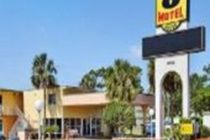 Super 8 Orlando/kissimmee/lakeside Hotel Celebration