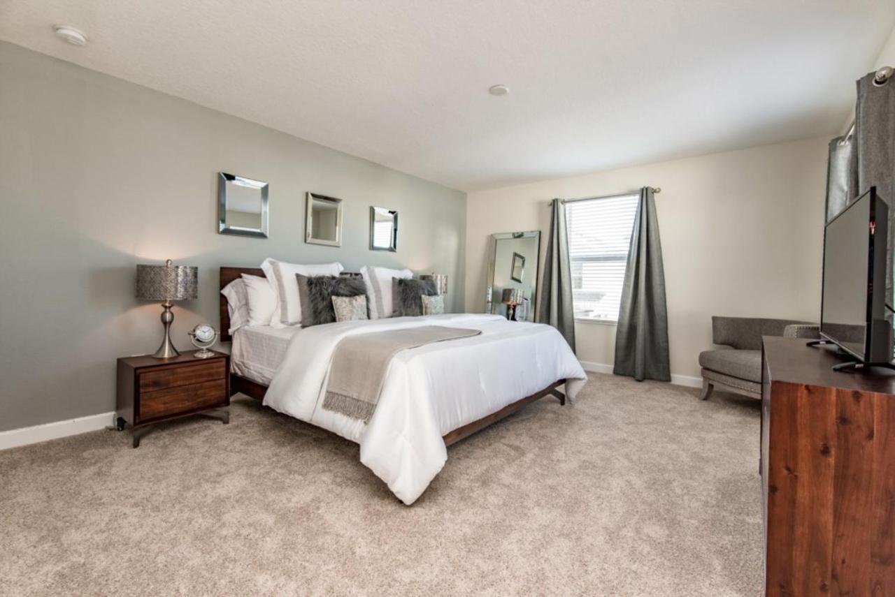 Holiday home Tantalizing 5 Bedroom 5 Bathroom In Storey Orlando