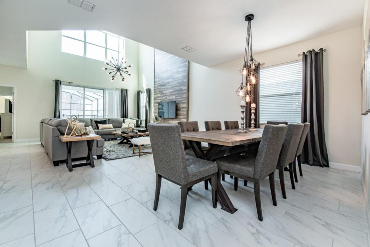 Holiday home Tantalizing 5 Bedroom 5 Bathroom In Storey Orlando
